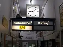 Anzeigetafel der West-Berliner U-Bahn-Linie 4 im Berliner U-Bahn-Museum