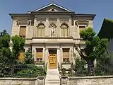 Apotheke, erbaut 1892 im italienischen Villentyp