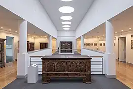 Wangentruhe mit Schablonenmalerei von 1696