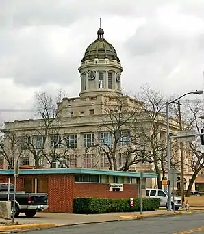 Das Carter County Courthouse in Ardmore, gelistet im NRHP mit der Nr. 85000678
