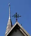 Turmspitze und Kreuz