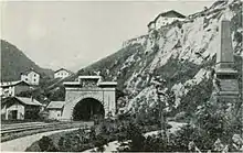 Ostportal des Arlbergtunnels um 1898 (rechts im Bild das Julius-Lott-Denkmal)