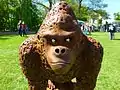 Detailansicht der Skulptur „Gorilla“ von Joshua Pennings