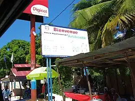 „Willkommen im Artibonite“, Schild an der Nationalstraße 1 in Montroúis