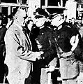 Mustafa Kemal Atatürk begrüßt General Hayrullah Fişek am Bahnhof in Ankara (Mitte der 1930er).