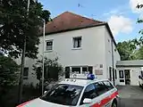 Das alte Schulhaus wird heute vom Bayerischen Roten Kreuz genutzt.