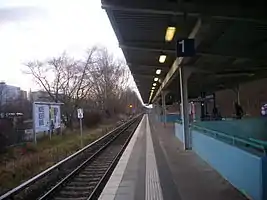 Bahnsteigkante am Gleis Marzahn–Ahrensfelde (2007)
