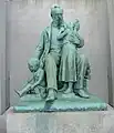Denkmal Hessings vor Haupteingang zur Klinik