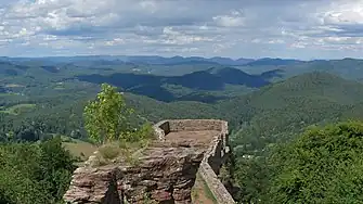 Aussicht von der Wegelnburg über den Pfälzerwald