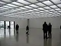 Der große Ausstellungssaal mit der vollflächigen, 1400&nbsp;m² Oberlichtkonstruktion