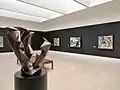 Rudolf Bellings „Dreiklang“ (1919/ 1969/70) als Leihgabe im Kandinsky-Saal der Städtischen Galerie im Lenbachhaus im Rahmen einer Kooperation mit der Munich Re Art Collection