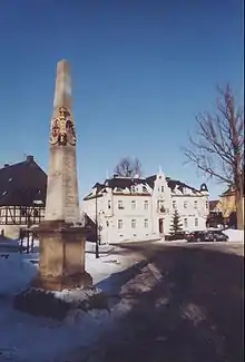 Distanzsäule am Markt