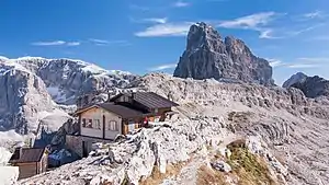Büllelejochhütte mit Zwölferkofel