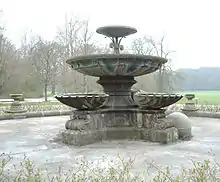 Marcusbrunnen, Ergänzungen in Bronze, 1975, Bremen-Bürgerpark