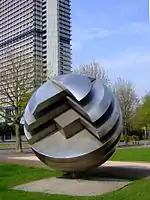 Integration (1976) - vor dem „Langen Eugen“ am Rheinufer in Bonn
