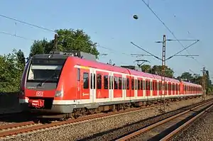 422-Doppeltraktion im Einsatz auf der S 6 nahe Langenfeld