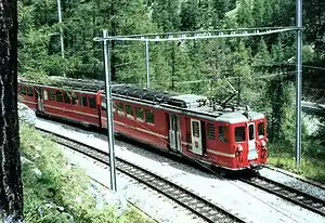 Der Doppeltriebwagen ABDeh 8/8 der BVZ hat dank der Einsparung zweier Personenwagen die Leistungsfähigkeit einer Lokomotive. (1965)