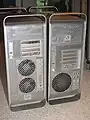 Rückseite: links Power Mac G5, rechts Mac Pro