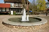 Brunnen an der Hauptstraße