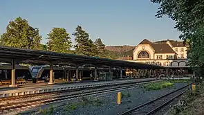 Bahnsteige und Empfangsgebäude, 2022