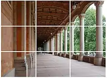 Drittelregel. Wandelhalle im Kurpark von Baden-Baden.