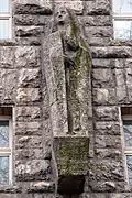Frau mit Buch symbolisiert die Wissenschaft