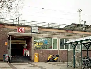 Eingang an der Beverstraße vor der Renovierung