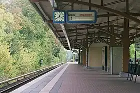 Blick vom Bahnsteig in Richtung Tegel