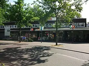 inzwischen abgerissenes Empfangsgebäude des Bahnhofs aus den 1960er Jahren