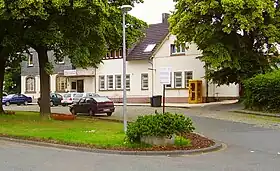 Empfangsgebäude und Bahnhofsvorplatz (2007)