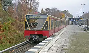 Triebzug Baureihe 480 in Hohen Neuendorf