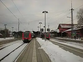 Bahnhof Holzkirchen mit Bahnsteigen