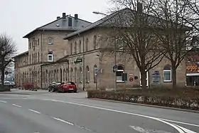 Empfangsgebäude, Straßenseite