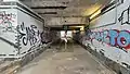 Ehemalige Unterführung mit Blick zum Hausbahnsteig, mit Stahlträger-Stempeln