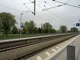 Seitenbahnsteige des Bahnhofs