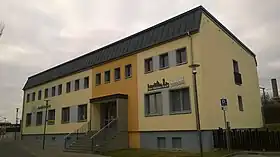 Empfangsgebäude von der Straßenseite (2021)