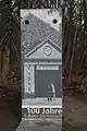 Denkmal mit Darstellung des ehemaligen Empfangsgebäudes
