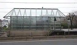 Bahnsteig, Glasüberdachung