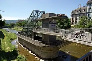 Oberirdisches «Schiff» im Flussbett der Sihl, nördlicher Zugang zum unterirdischen Bahnhof (2009)