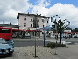 Empfangsgebäude, Straßenseite