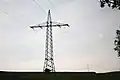 Verdrillmast einer Bahnstromleitung
