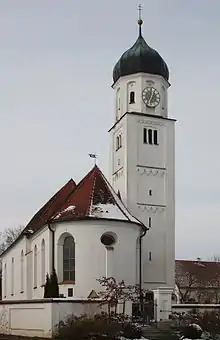 Baiershofen: Turmschaft spätgotisch, Kirche und Oktogon mit Haube barock