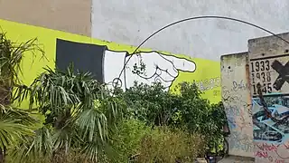 Urban Jungle im Ballhaus Berlin 2018. Bei der Pflanzen-Szenografie half Karl-Heinz Heymann. Die Pflanzenwelt umfließt gestaltete Elementen der ehemaligen Berliner Mauer von Ben Wagin