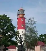 Leuchtturm mit Denkmal Peter I.