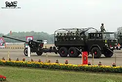 Shaanxi SX250 der Streitkräfte Bangladeschs als Mannschaftstransporter und Zugfahrzeug für Geschütze