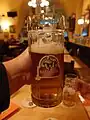 Barfüßer Blonde