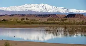 Stausee El Mansour Eddahbi und Hoher Atlas