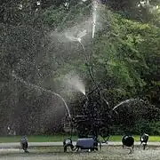 Schwimmwasserplastikvon Jean Tinguely