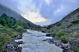 linker Quellfluss Bashil-Auzusu