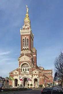 Basilika Notre-Dame de Brebières, im Ersten Weltkrieg (1915/16) zerstört und danach wiederaufgebaut
